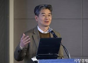 신현한 "AI가 새 일자리 만들 것, 인재 확보에 사활 걸라" [시경EPA]