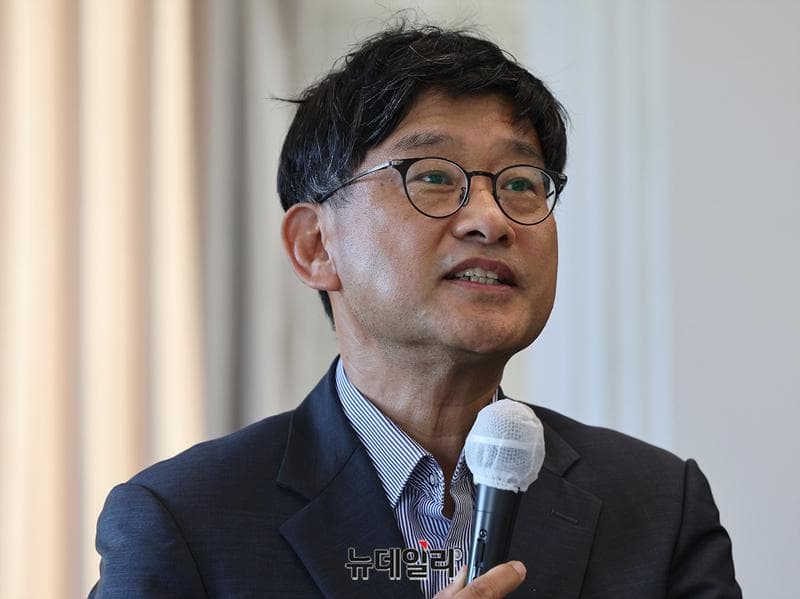 [포토] 한국선진화포럼, 토론하는 전용일 성균관대 교수