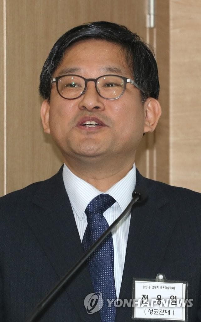 경제학 공동학술대회에서 발표하는 전용일 교수 | 연합뉴스